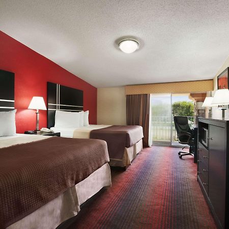 Howard Johnson By Wyndham North Plainfield Extérieur photo