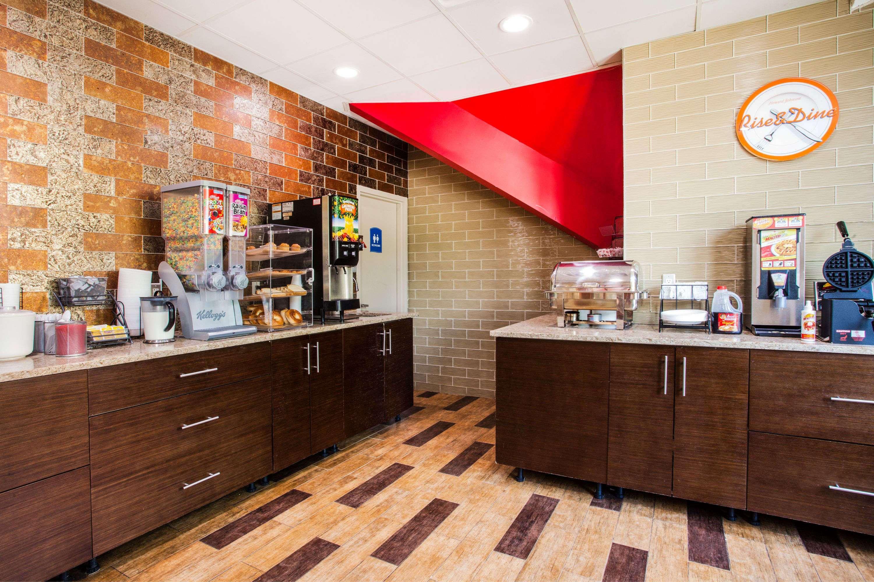 Howard Johnson By Wyndham North Plainfield Extérieur photo
